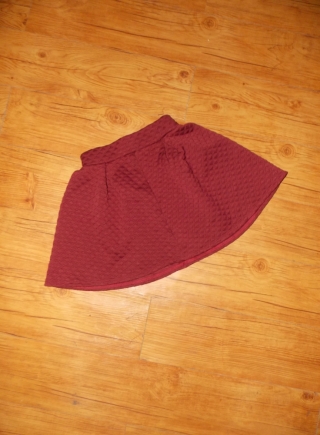 Falda bordo
